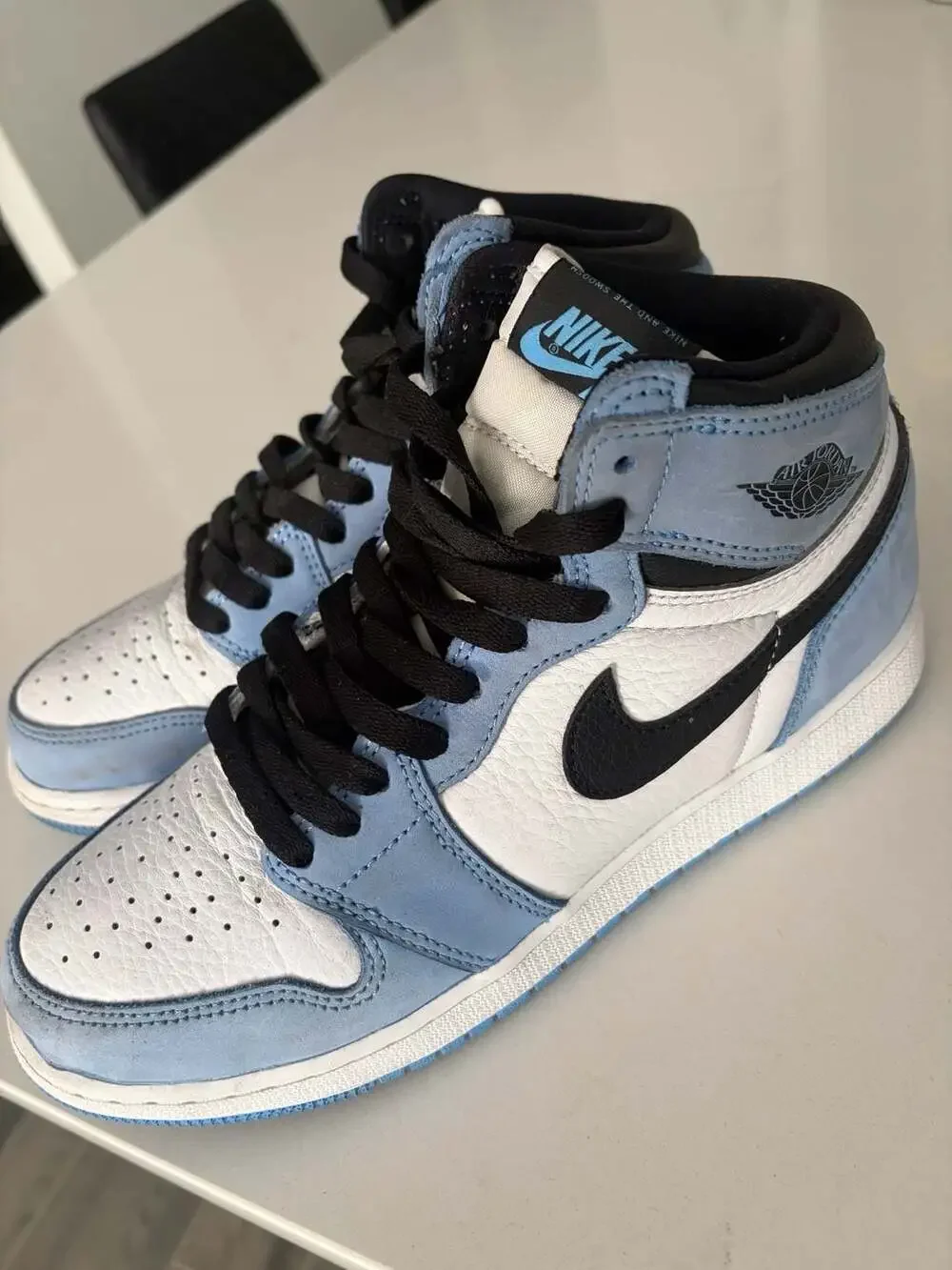 Air Jordan 1 Retro High OG University Blue